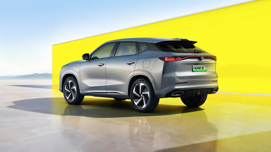 配寧德時(shí)代電池/130km純電續(xù)航 26款長(zhǎng)安UNI-Z PHEV限時(shí)9.89萬元起